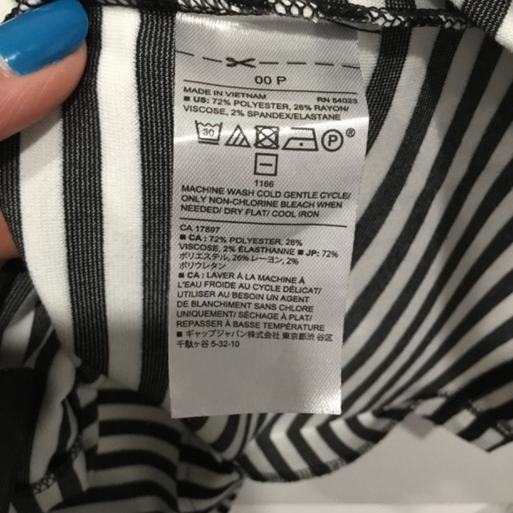 Banana Republic dress.  Size 00P.  Black and white striped.  Excellent conditio. - Picture 5 of 6